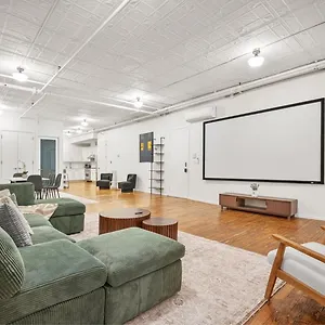 Massive Soho Loft 4 Bedrooms 2 Bath 7 Beds Hotel